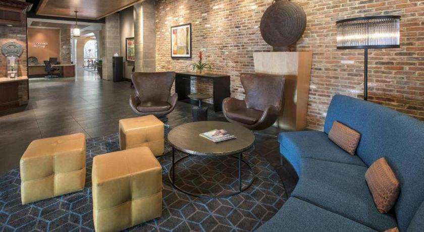 Fairfield & Downtown/inner Harbor Hotel 2*