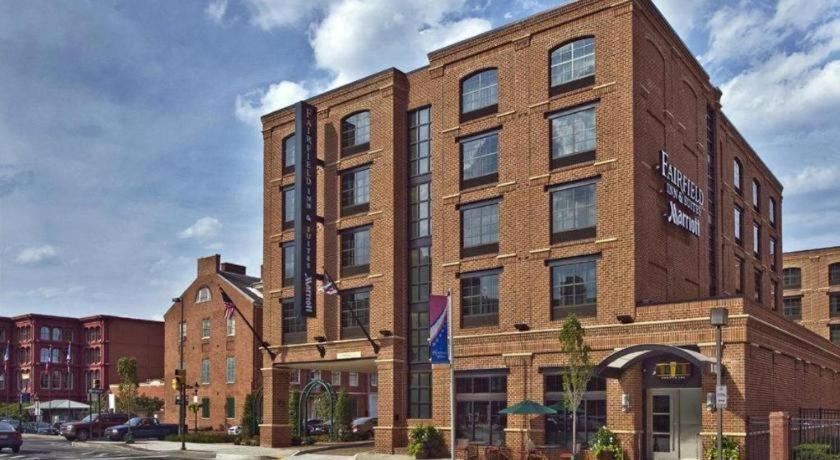 Fairfield & Downtown/inner Harbor Hotel 2*