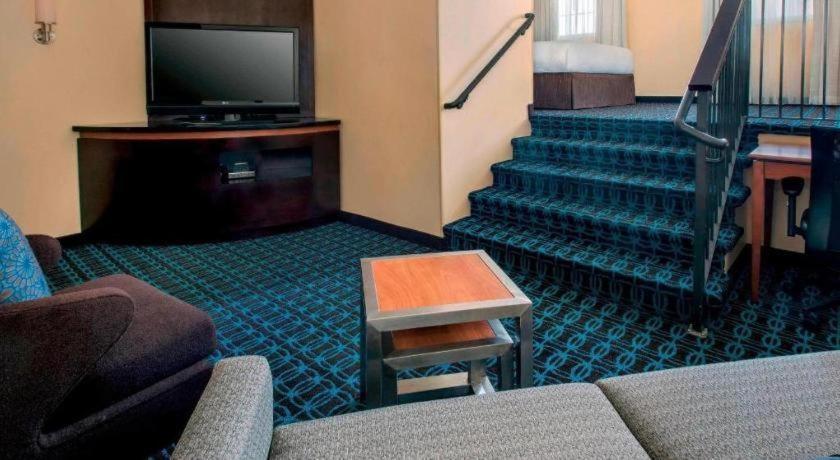 Fairfield & Downtown/inner Harbor Hotel 2*