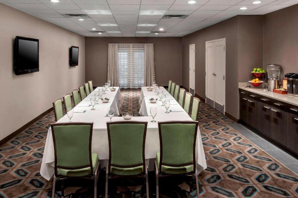 Fairfield & Downtown/inner Harbor Hotel 2*